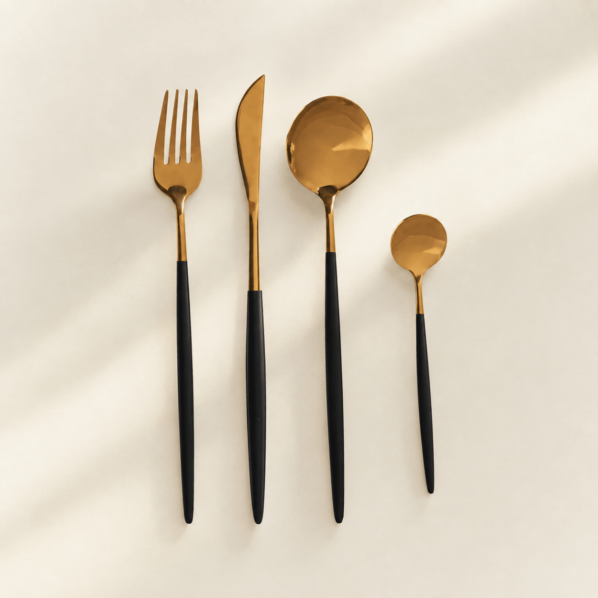 Set de Cubiertos Kinvara (8 Piezas) - Acero Inoxidable, Dorado y Negro Cubiertos cocina - Sweet Home
