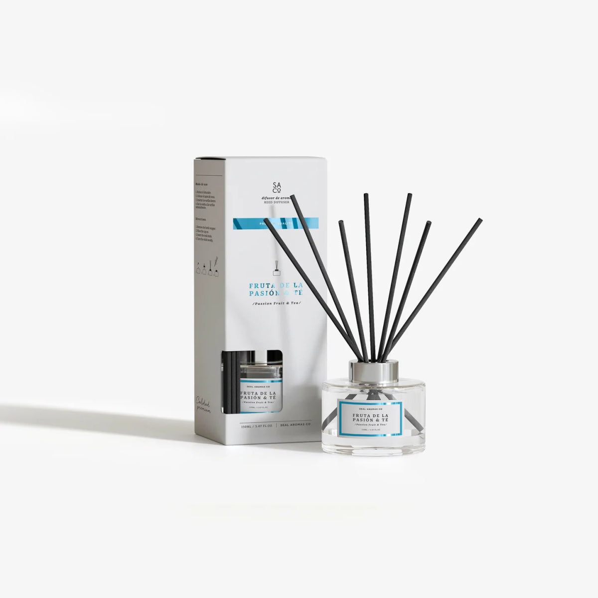 Varitas de ratán absorbiendo aroma en difusor Mikado