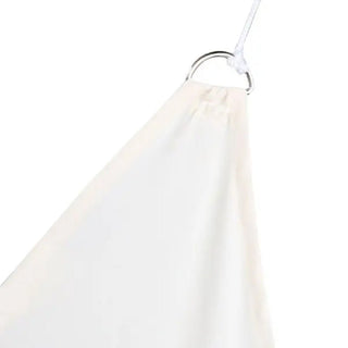 Toldo vela rectangular color beige dando sombra en terraza exterior - Sweet Home